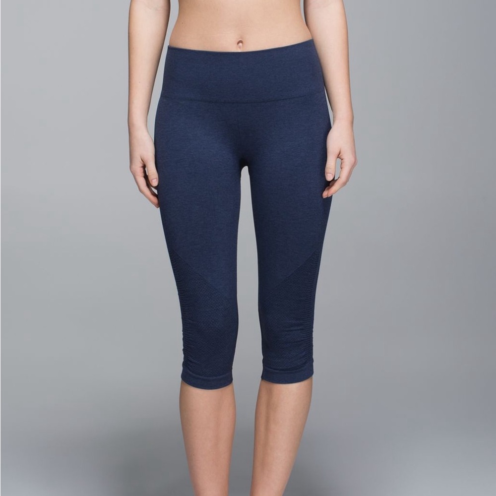 Lululemon In the Flow Crop II, Dark Blue, Size 6